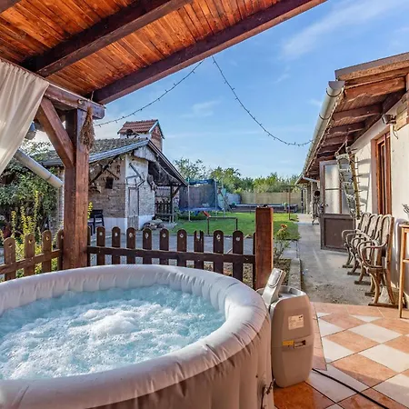 בית נופש Beautiful In Dalj With Wifi