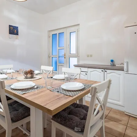 Σπίτι διακοπών Beautiful In Dalj With Wifi Gombos