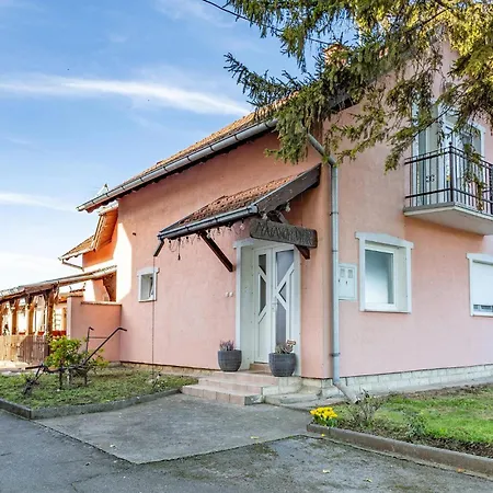 Vikendica Beautiful In Dalj With Wifi Bogojevo